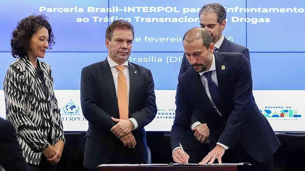 Parceria com a Interpol fortalece papel do Brasil no combate ao crime | Brasil amplia protagonismo contra tráfico com apoio da Interpol