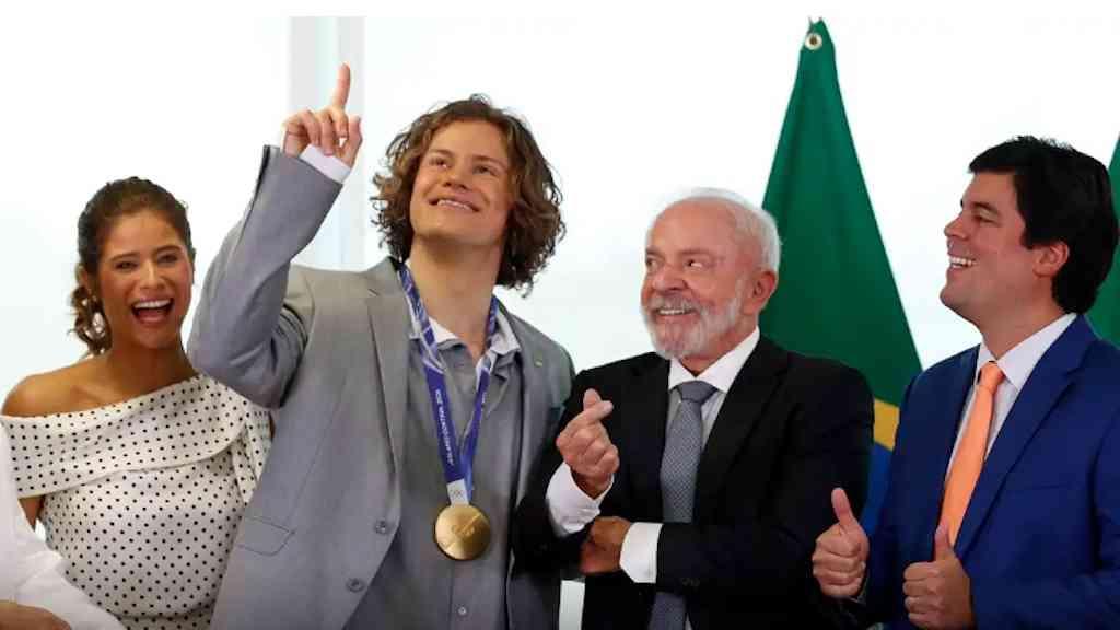 Medalhista de ouro Lucas Pinheiro é recebido por Lula em Brasília | Lula se encontra com campeão dos Jogos de Inverno no Planalto