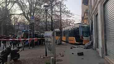 Bonde descarrila em Milão: 1 morto e 39 feridos