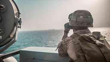 Irã Fecha Estreito de Ormuz em Resposta aos EUA