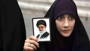 Ministro iraniano afirma que Ali Khamenei está vivo