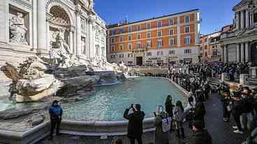 Fontana di Trevi: 220 mil visitantes em um mês