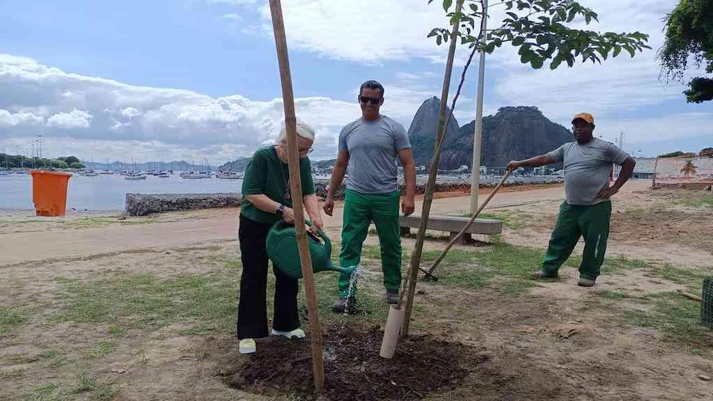 Planta+Rio ocupa espaço na orla de Botafogo | Ação faz parte do programa da Secretaria de Meio Ambiente e Clima em parceria com a Fundação Parques e Jardins