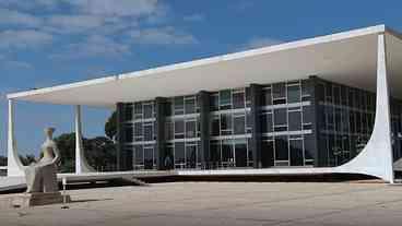 STF tem dois votos contra domiciliar de Jair Bolsonaro