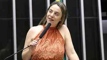 Deputada do PSOL critica federação com o PT