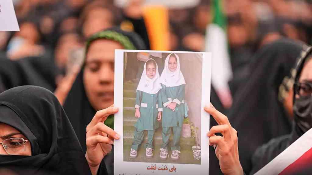 Ataque a escola de meninas no Irã revela brutalidade da guerra | Mulheres e meninas iranianas sofrem o impacto do conflito