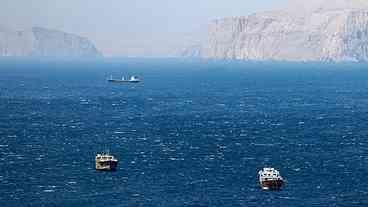 Irã Ignora Ameaças de Trump e Mantém Bloqueio de Petróleo