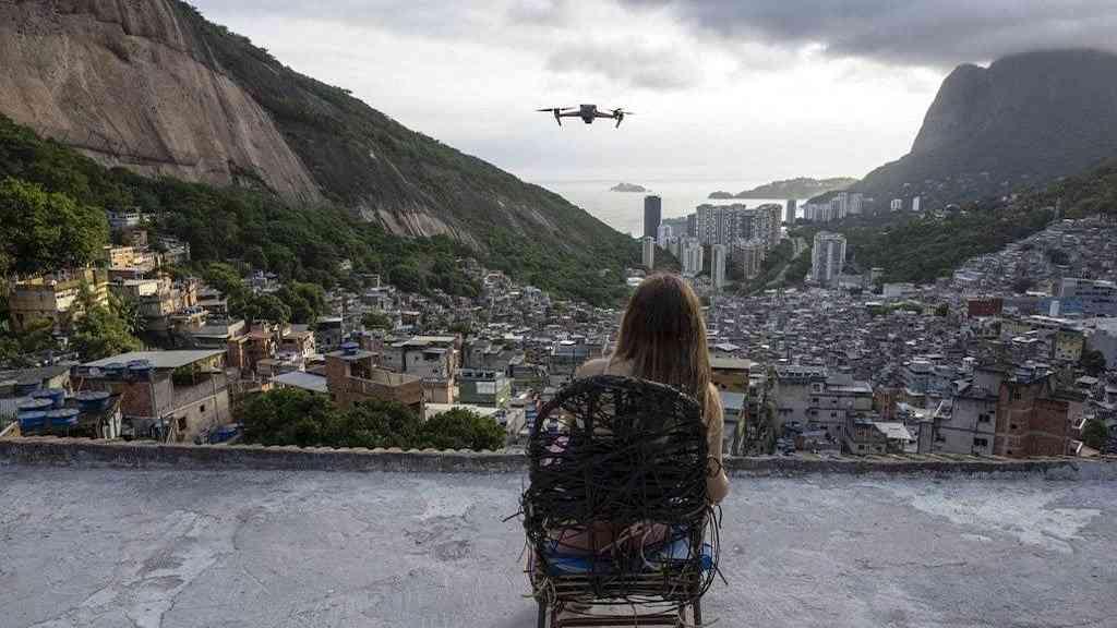 Vídeos de drone reacendem debate sobre turismo em comunidades do Rio | As gravações feitas com drones na Rocinha viralizaram nas redes sociais