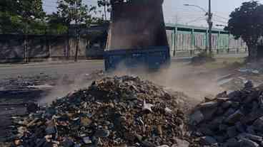 Comlurb pode multar motoristas por lixo nas ruas