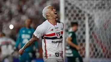 São Paulo lidera Brasileiro após vitória sobre Chapecoense