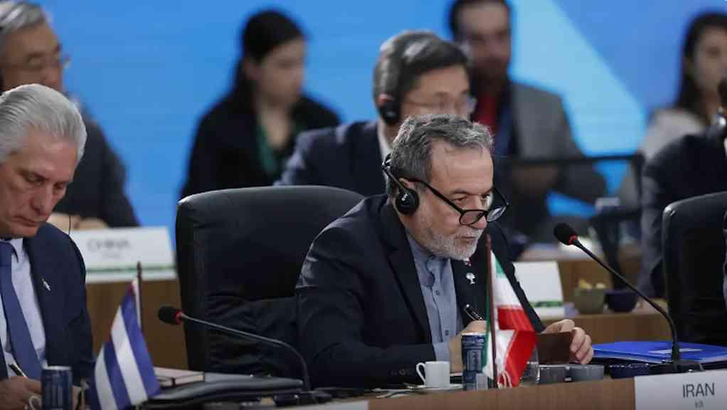 Irã rejeita diálogo enquanto mísseis são interceptados no Golfo | Chanceler iraniano diz que não há motivo para conversações