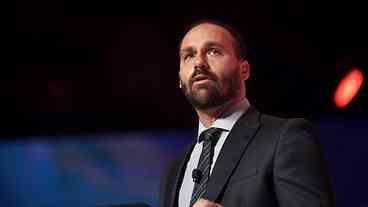 Eduardo Bolsonaro tem 15 dias para se explicar à PF