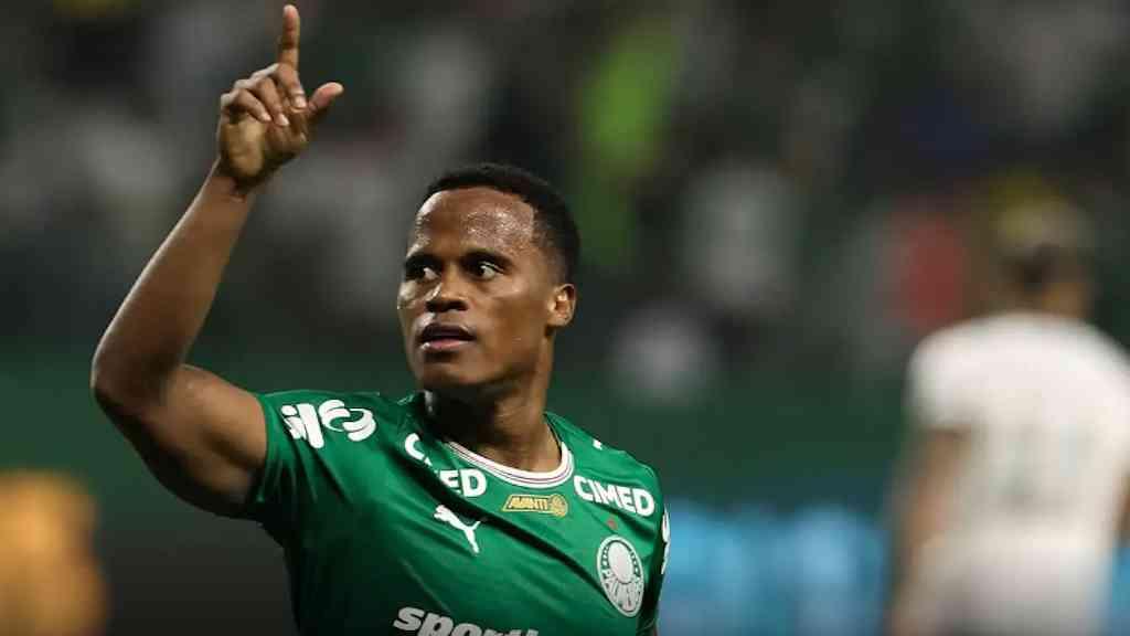 Palmeiras supera Botafogo e vira líder do Brasileirão | Palmeiras derrota Botafogo e chega à liderança