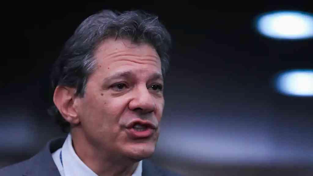 Haddad, na pele de candidato, ouve protesto de Lula sobre o Master | Economista Fernando Haddad