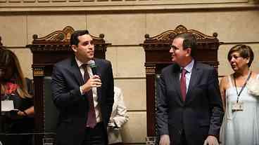 Cavaliere toma posse como novo prefeito do Rio