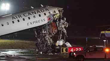 Avião da Air Canada colide com caminhão em NY