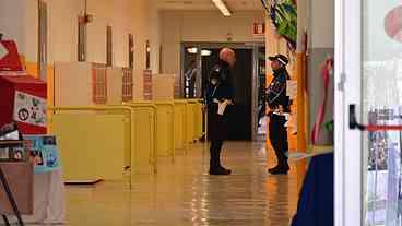 Aluno de 13 anos esfaqueia professora na Itália