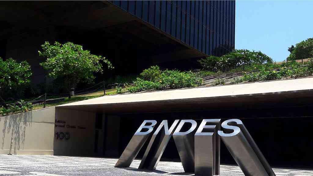 MP assinada por Lula estimula o crédito às empresas exportadoras | O BNDES amplia as linhas de crédito para as empresas exportadoras