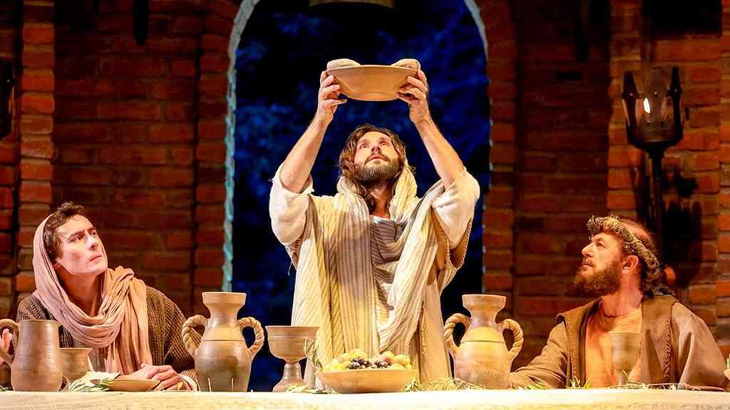 Paixão de Cristo, em Nova Jerusalém, bate recorde de público | O ator Dudu Azevedo, no papel de Jesus de Nazaré, na Santa Ceia