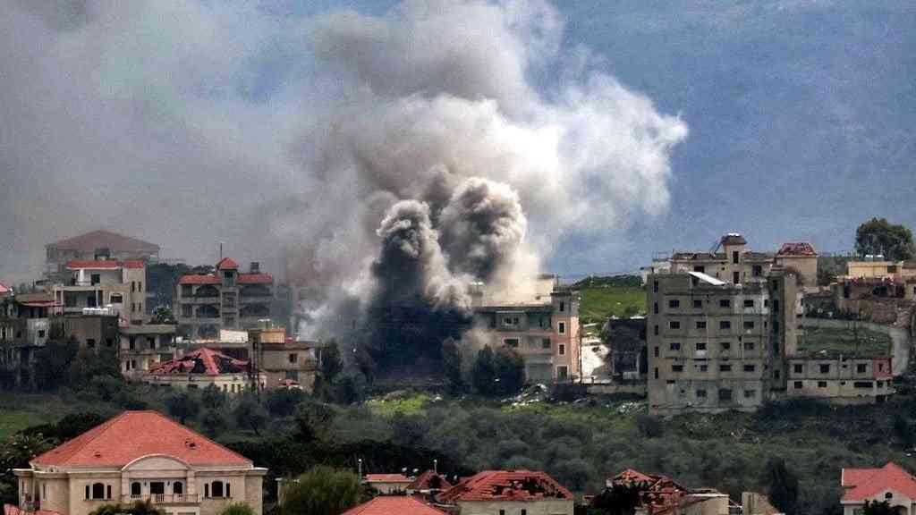 Governo israelense diz que manterá presença em área do Líbano | Ataque israelense atinge região sul do Líbano, perto da fronteira com Israel
