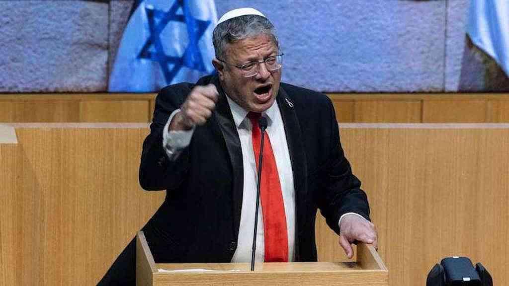 Israel aprova lei que prevê pena de morte para ataques fatais | O ministro da Segurança Nacional de Israel, Itamar Ben-Gvir, de direita radical, usa um broche com uma corda de forca na lapela para sinalizar seu apoio ao projeto de lei