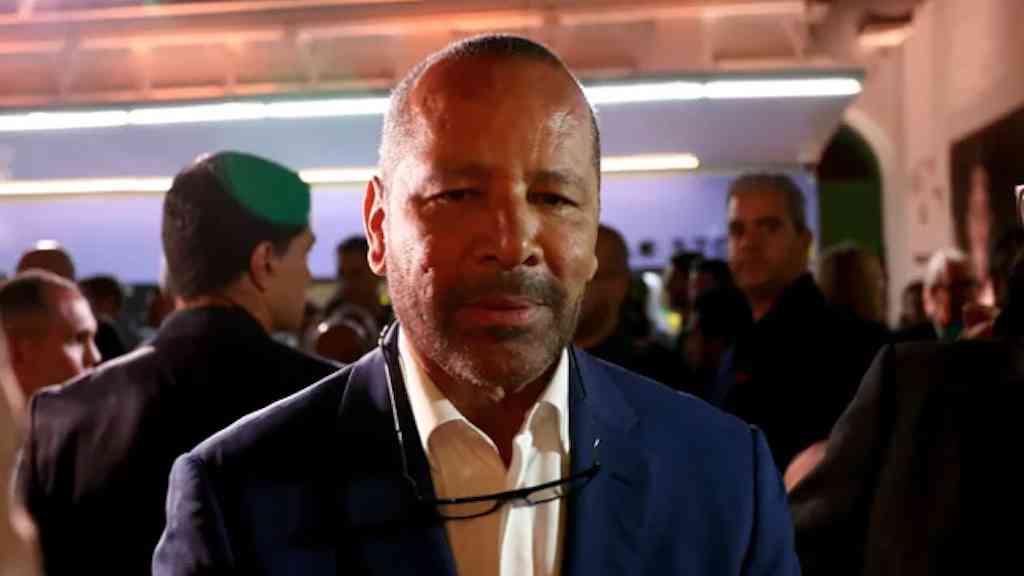 Projeto de CT ligado ao pai de Neymar vira alvo na Justiça | Neymar Pai ajuda o Santos