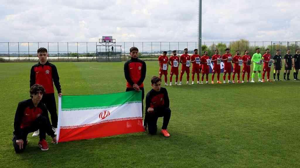 Infantino garante presença do Irã na Copa nos EUA | Infantino assistiu amistoso da seleção do Irã na Turquia