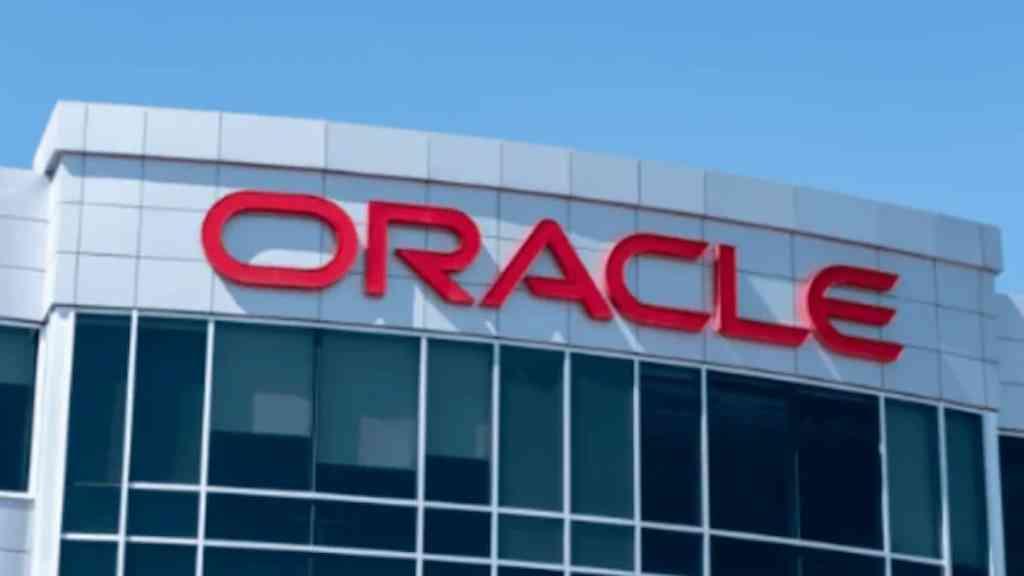 Oracle inicia demissões enquanto amplia investimentos em IA | Oracle corta empregos e aumenta gastos com inteligência artificial