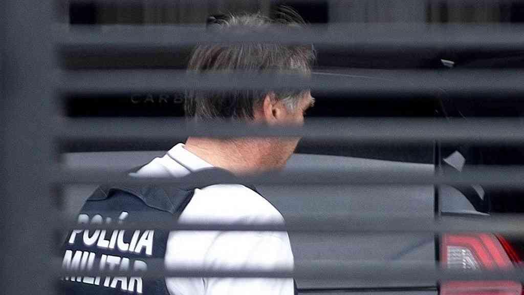 Moraes endurece regras para drones sobre residência de Jair Bolsonaro | Chegada de Jair Bolsonaro à prisão domiciliar