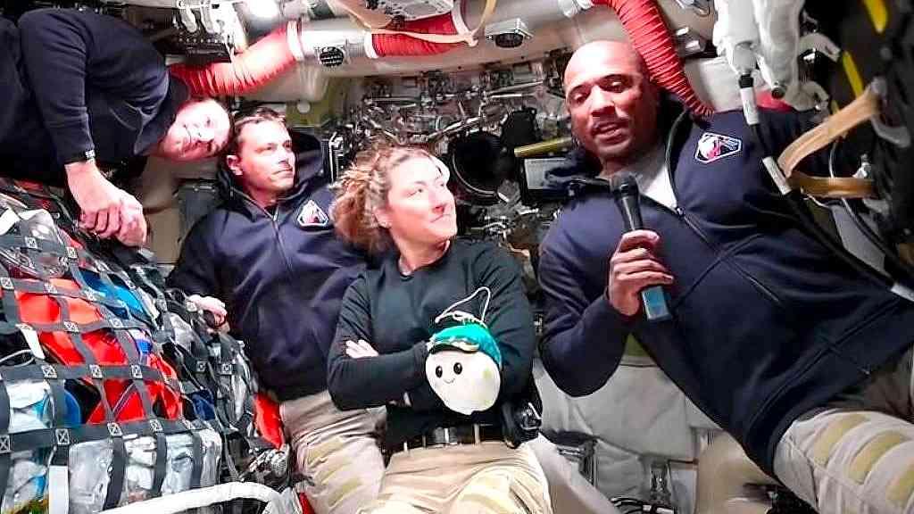 Astronautas levam seus iPhones para a Lua, com autorização da Nasa | Os astronautas da Artemis II usam os iPhones para fazer fotos e vídeos