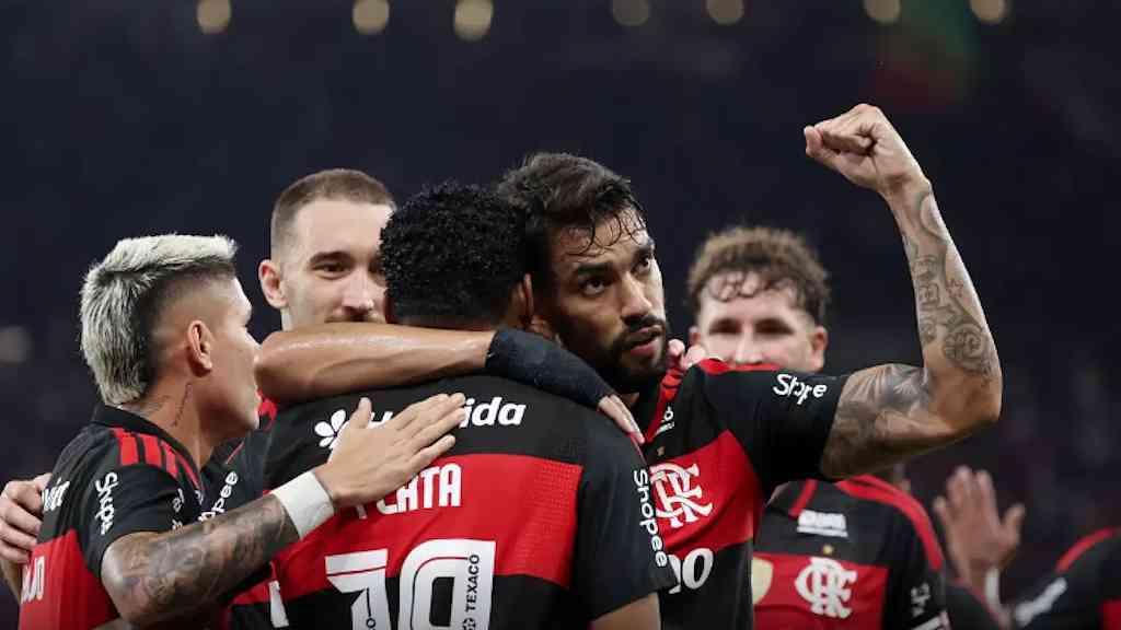 Flamengo encosta no G4 após vitória sobre o Santos | Pedro, Jorginho e Paquetá marcaram para Rubro-Negro no segundo tempo