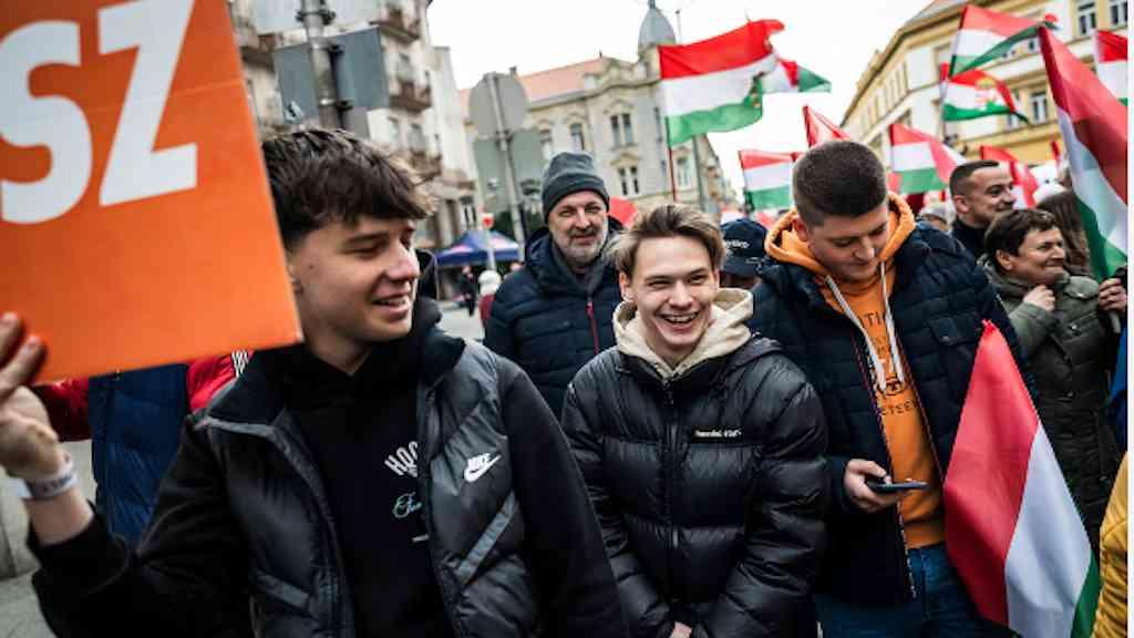 Jovens da Hungria rejeitam Orbán e cogitam deixar o país | Jovens húngaros reagem a Orbán e consideram saída