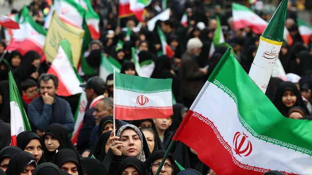 Irã suspende diálogo com EUA e eleva alerta militar | Irã convocou população para proteger usinas de ataques dos EUA