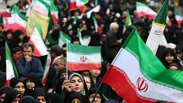 Irã Suspende Diálogo com EUA e Aumenta Alerta Militar