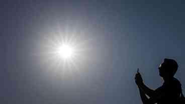 França Enfrenta Calor Precoce com Temperaturas Elevadas