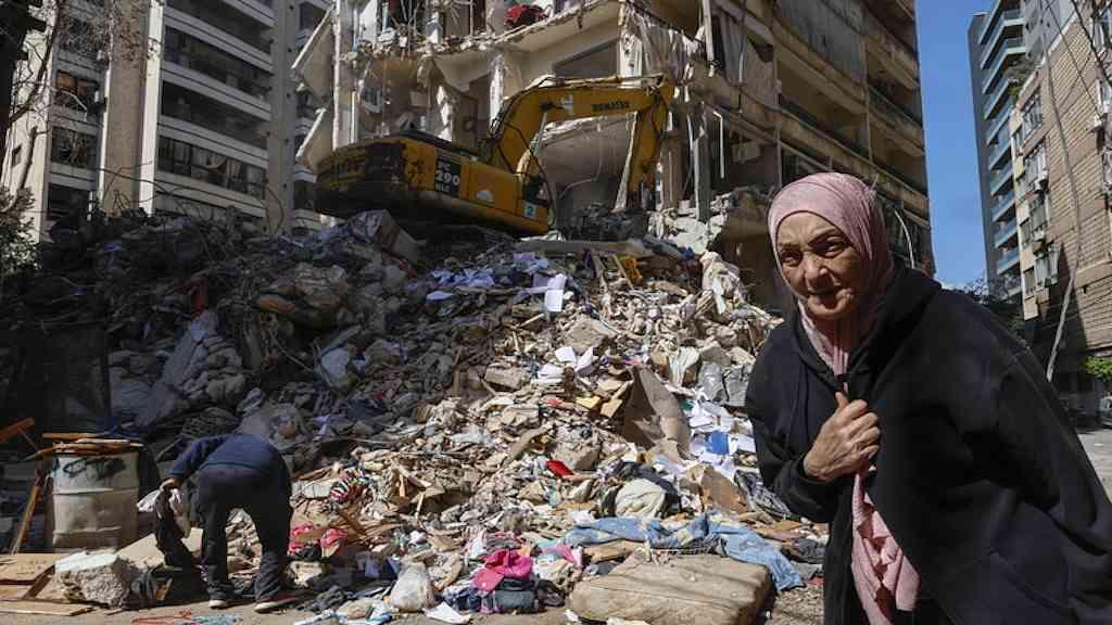 Netanyahu manda abrir negociações diretas com o Líbano | Destruição provocada por bombardeio israelense no Líbano