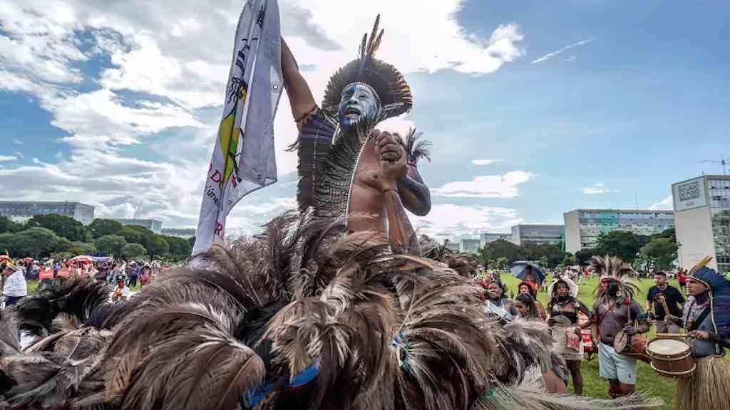 Ato final do Acampamento Terra Livre reforça pedido por demarcações | Evento teve participação de 7 mil indígenas de todas as regiões