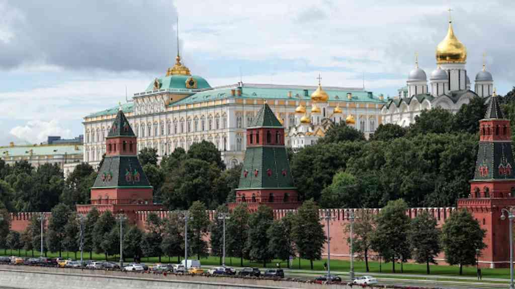 Internet terá restrições temporárias, afirma o Kremlin | Kremlin promete suspender bloqueios quando risco cessar