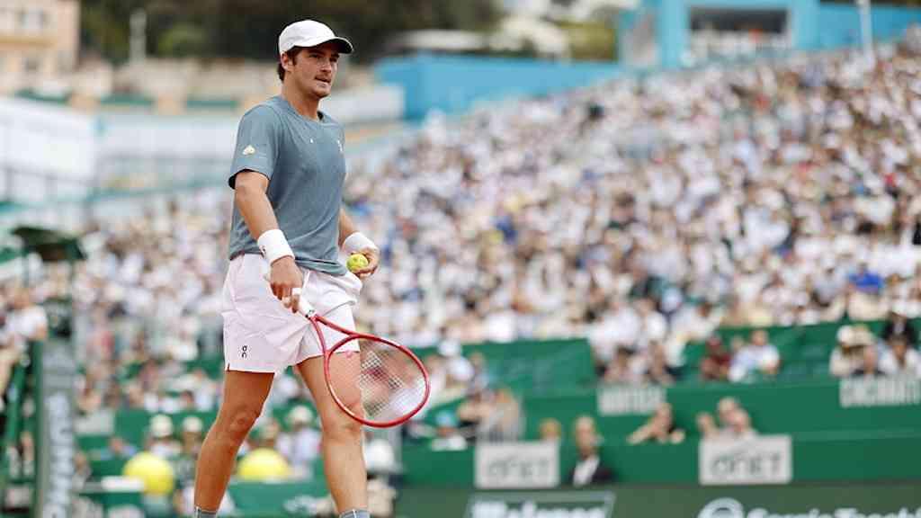 João Fonseca vence Rinderknech e avança em Munique | João Fonseca em ação no Masters 1000 de Monte Carlo, na semana passada