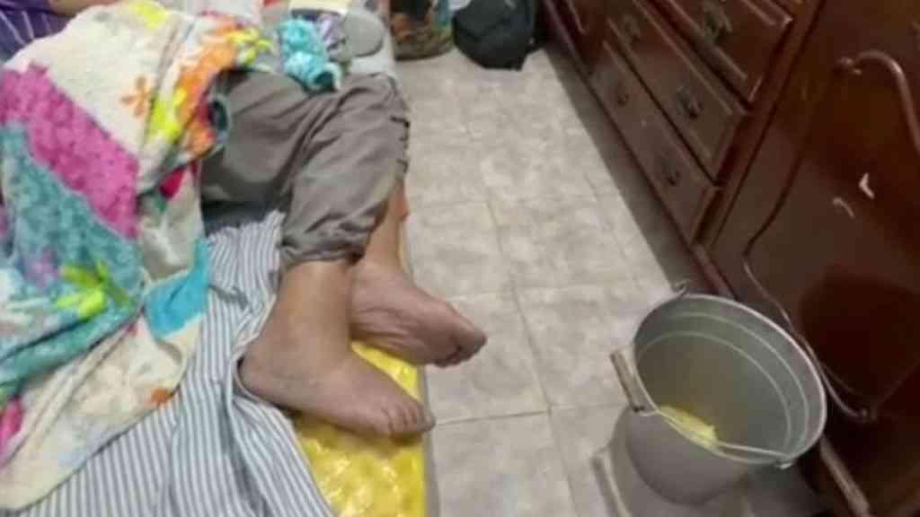 Asilo irregular é interditado na Vila Kosmos, idosos são resgatados | Asilo ilegal é interditado na Vila Kosmos e idosos são retirados