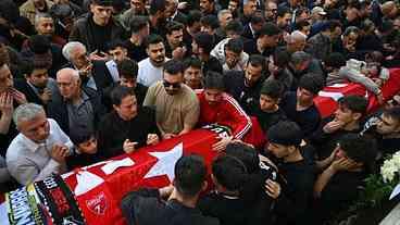 Turquia: Prisões e Protestos Após Tiroteios em Escolas