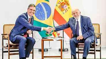 Lula e Pedro Sánchez defendem paz e democracia