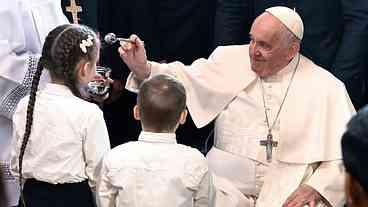 Leão XIV Celebra Legado de Francisco e Apoio aos Pobres