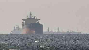 Irã Condiciona Negociações ao Fim do Cerco Marítimo