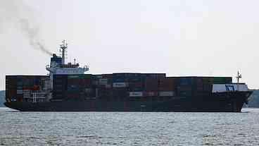 Teerã Apreende Navios Após Ataque em Ormuz