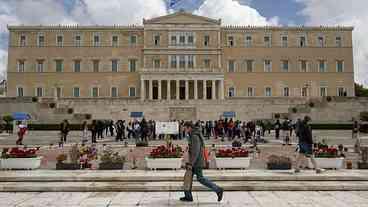 Cinco ficam feridos em Atenas após ataques de homem de 89 anos