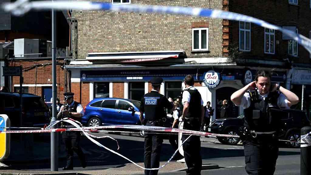 Ataque a faca deixa feridos em área judaica de Londres | Ataques com faca ocorreram em Golders Green, um subúrbio da comunidade judaica na zona norte de Londres