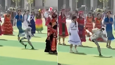 Robô Assusta Alunos em Evento na China