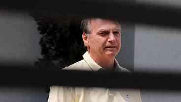 Bolsonaro se recupera de cirurgia no ombro
