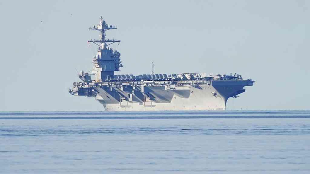Irã diz ter atacado navio dos EUA em Ormuz, Washington contesta